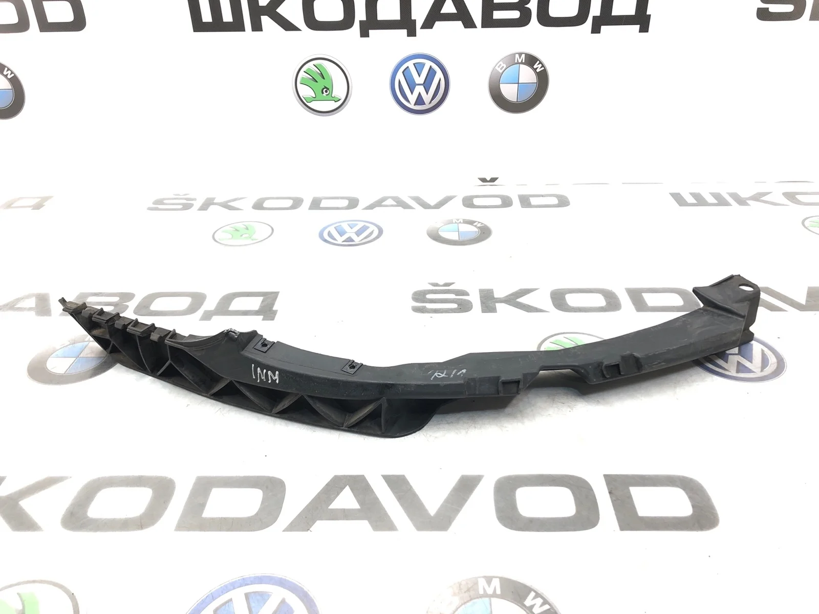 Направляющая бампера Skoda Octavia Rs 1Z0807184D A5 (1Z) 2.0 CEGA, передняя правая