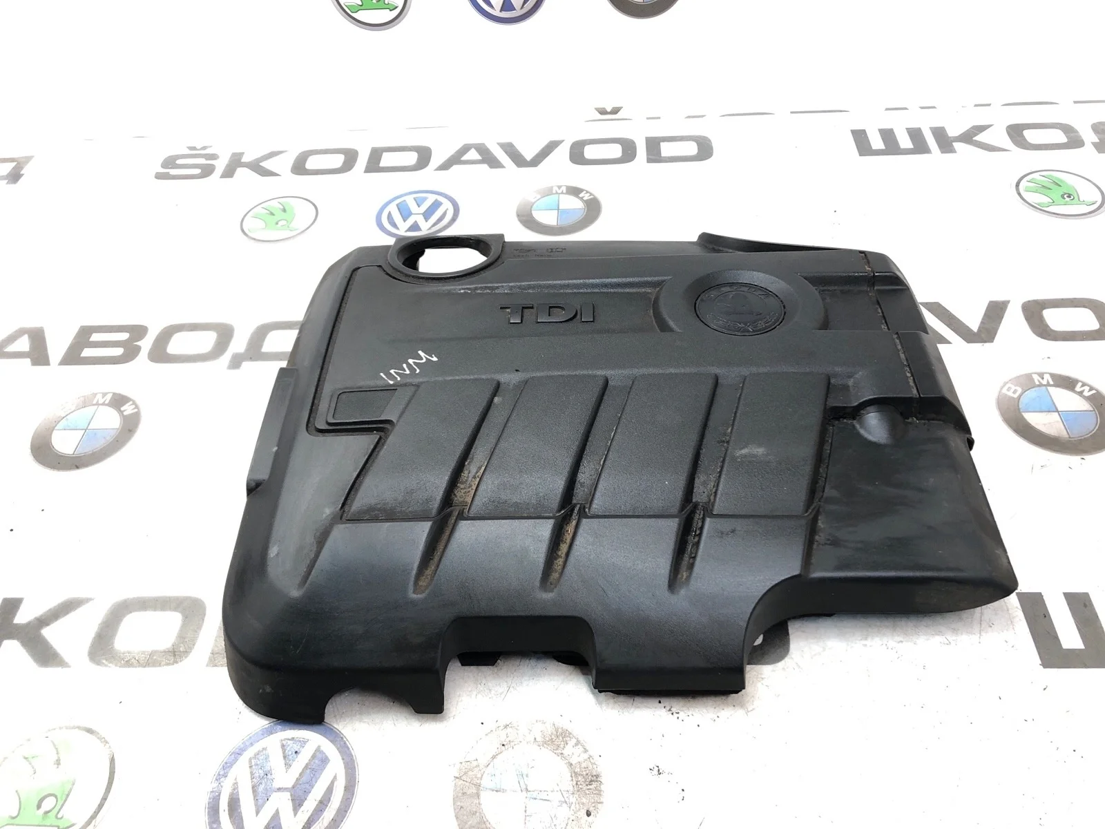 Крышка двигателя декоративная Skoda Octavia Rs 03L103925AQ A5 (1Z) 2.0 CEGA