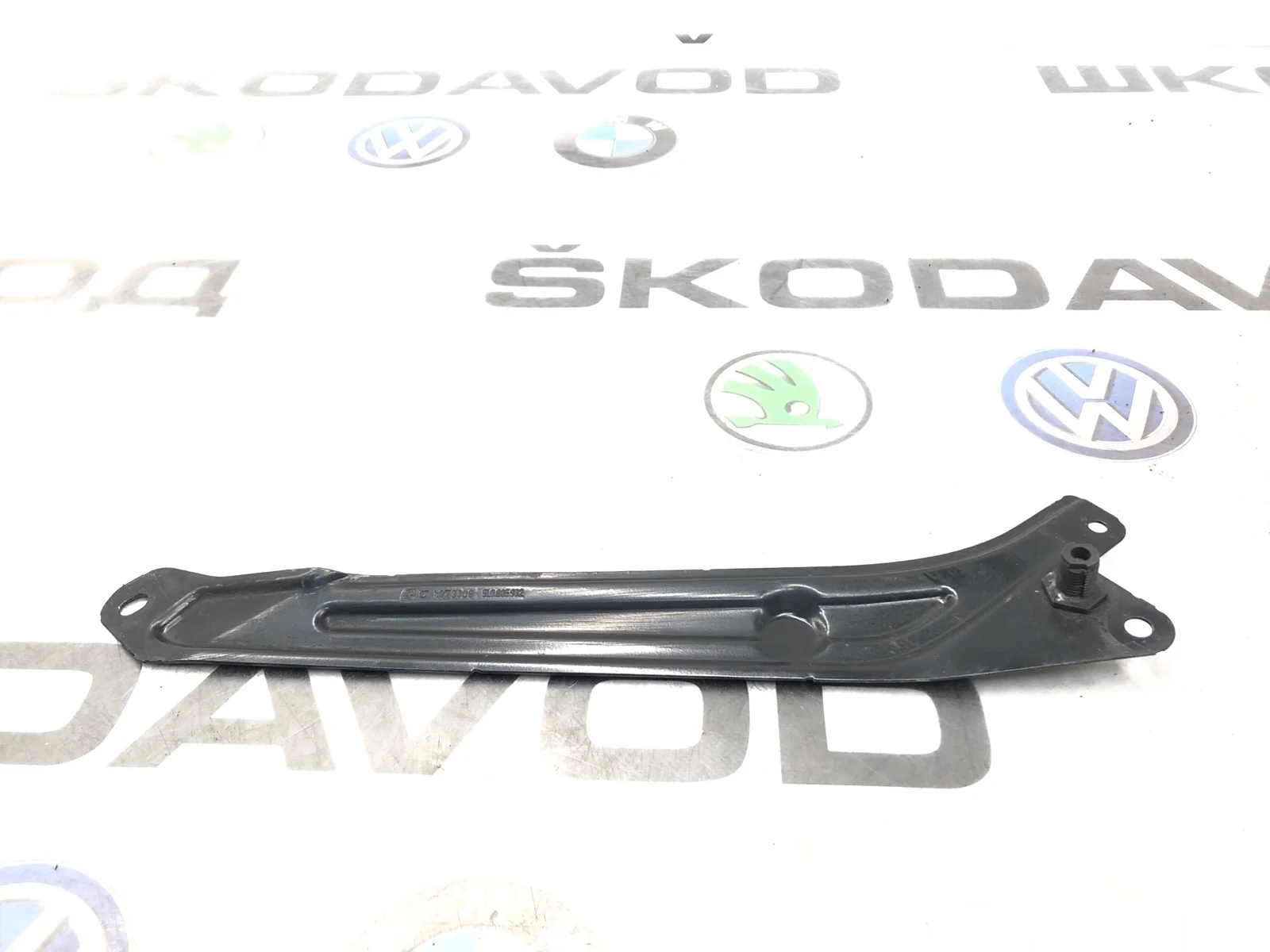 Кронштейн передней панели Skoda Yeti 2009 5L0805932 5L 2.0 CBDB, правый