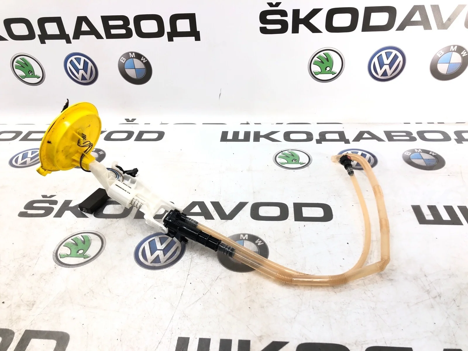 Датчик уровня топлива Skoda Yeti 2009 1K0919673AK 5L 2.0 CBDB