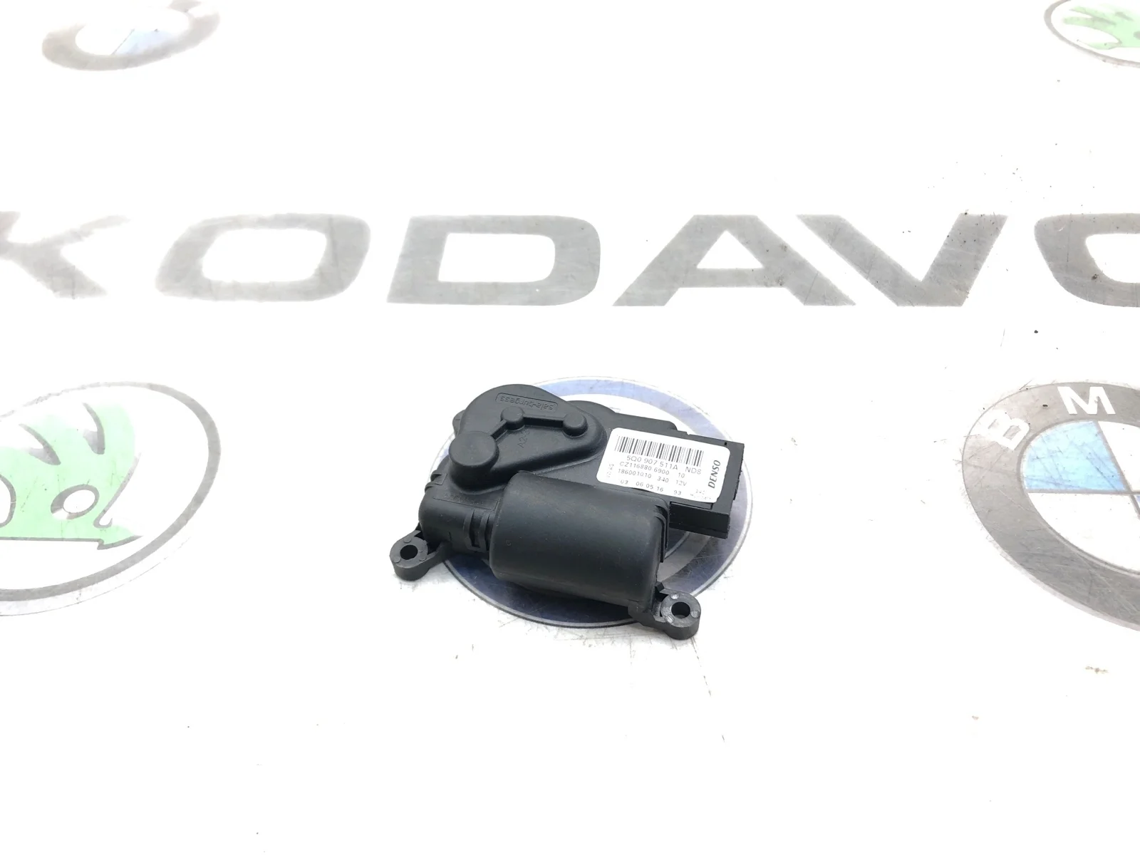 Сервопривод заслонки печки Skoda Superb 5Q0907511A 3 (3V)