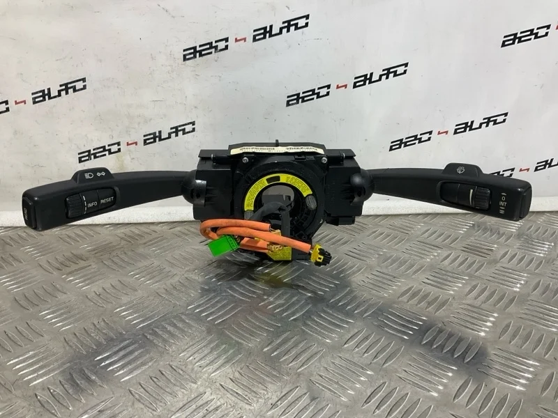 Блок переключателей подрулевых Volvo S40 2011 31264801 2.0