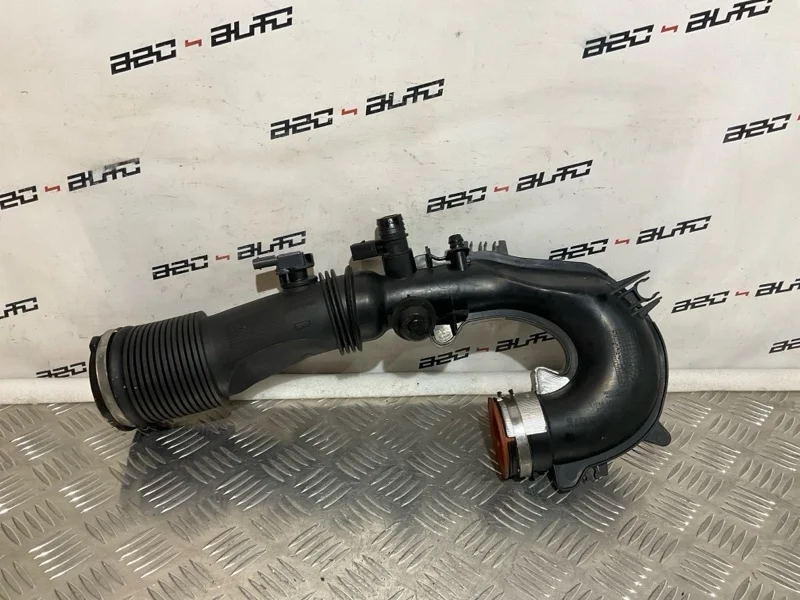Патрубок воздушного фильтра Mercedes B Class 2013 A2700901029 W246 1.6