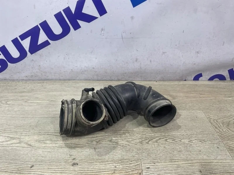 Патрубок воздушного фильтра Mitsubishi Outlander 2004 CU0W