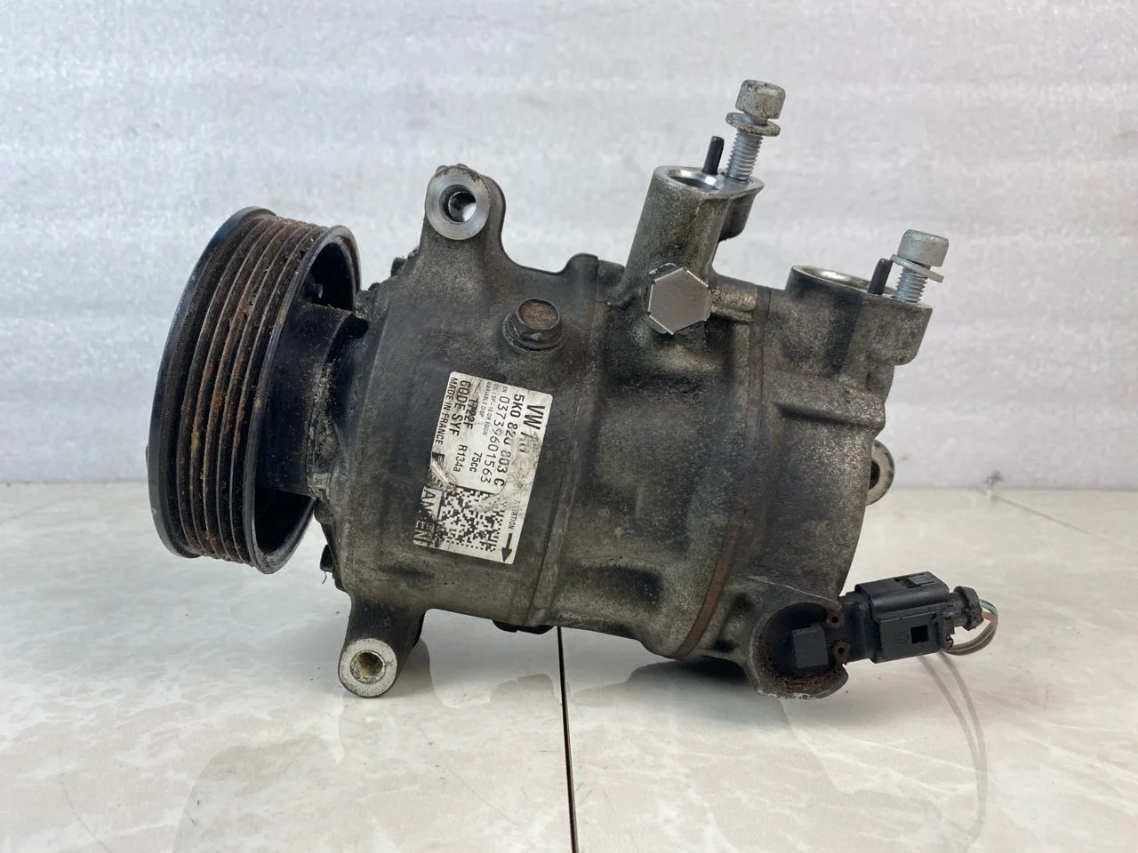 Компрессор кондиционера Skoda Fabia 2 2007-2015 5K0820803C 1.2 CBZ