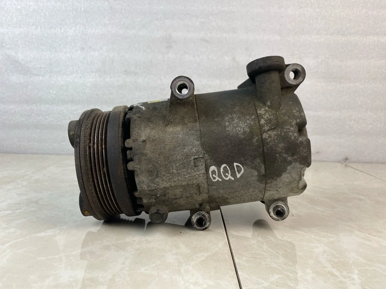 Компрессор кондиционера Ford Focus 2 2004-2011 1388676 1.8 QQDB