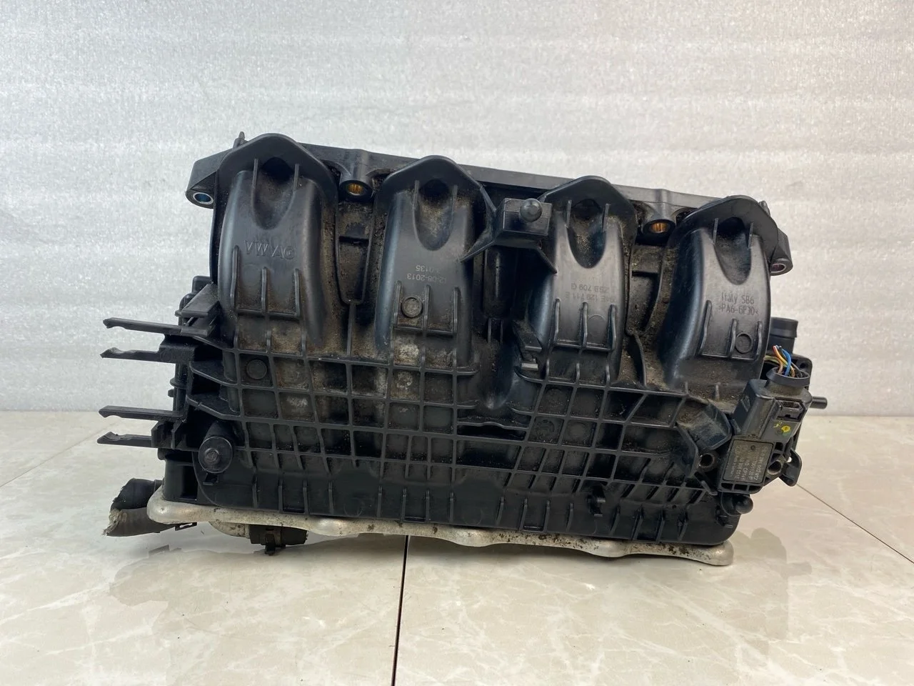 Коллектор впускной Skoda Octavia A7 2013-2017 04E129711E 1.4 CHP