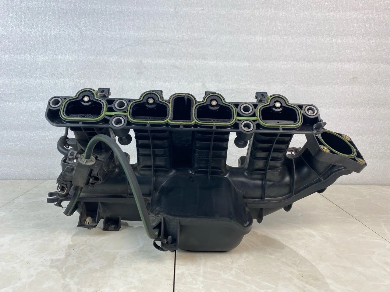 Коллектор впускной Opel Astra J 2009-2016 55573171 1.4 A14NET