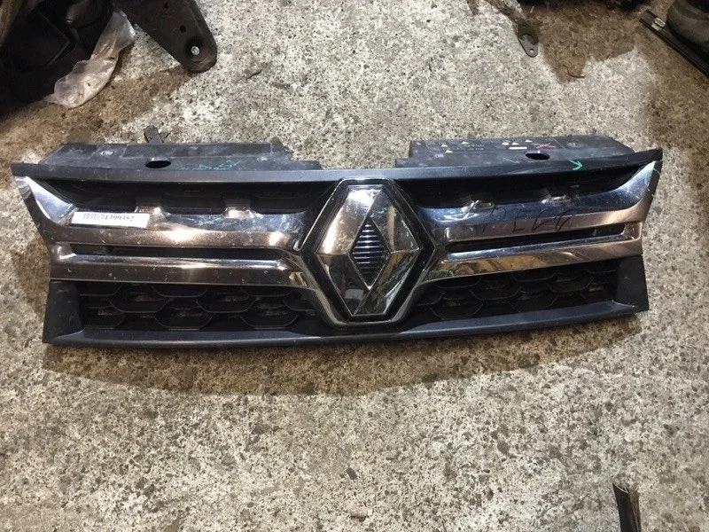 Решетка радиатора Renault Duster 623103564R 1 РЕСТАЙЛ