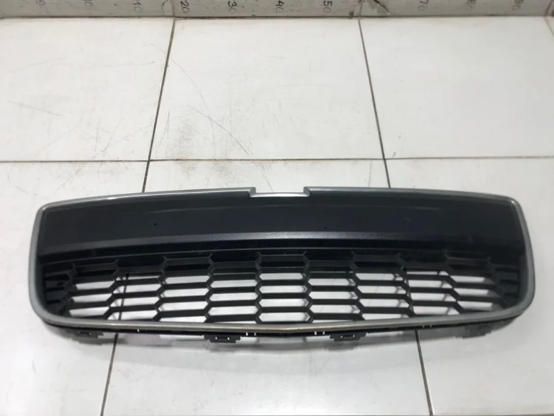 Решетка радиатора Chevrolet Aveo T300 F16D4 1.6