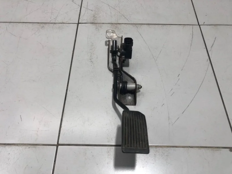 Педаль газа Nissan Almera Classic B10 QG16DE