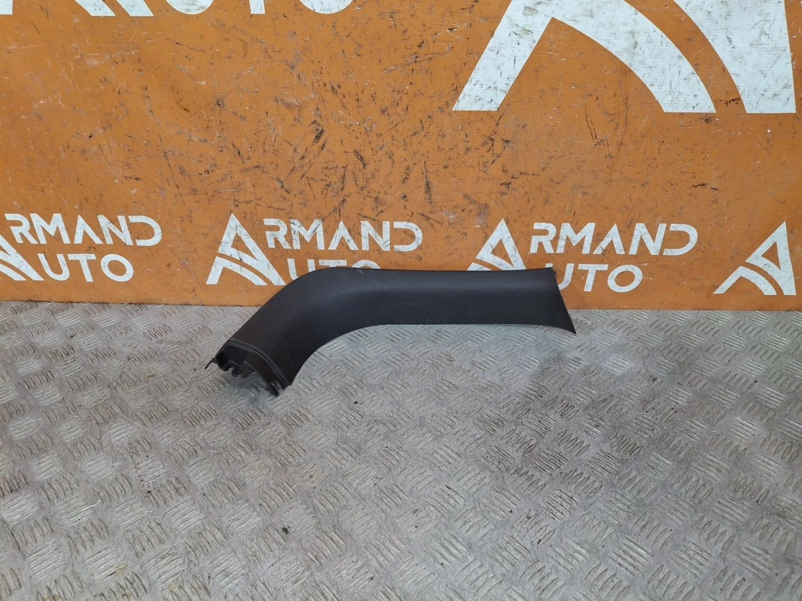 Обшивка двери багажника верхняя Mitsubishi Outlander 2012-нв 3