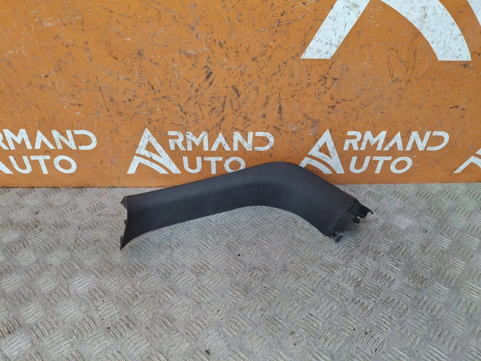 Обшивка двери багажника верхняя Mitsubishi Outlander 2012-нв 3