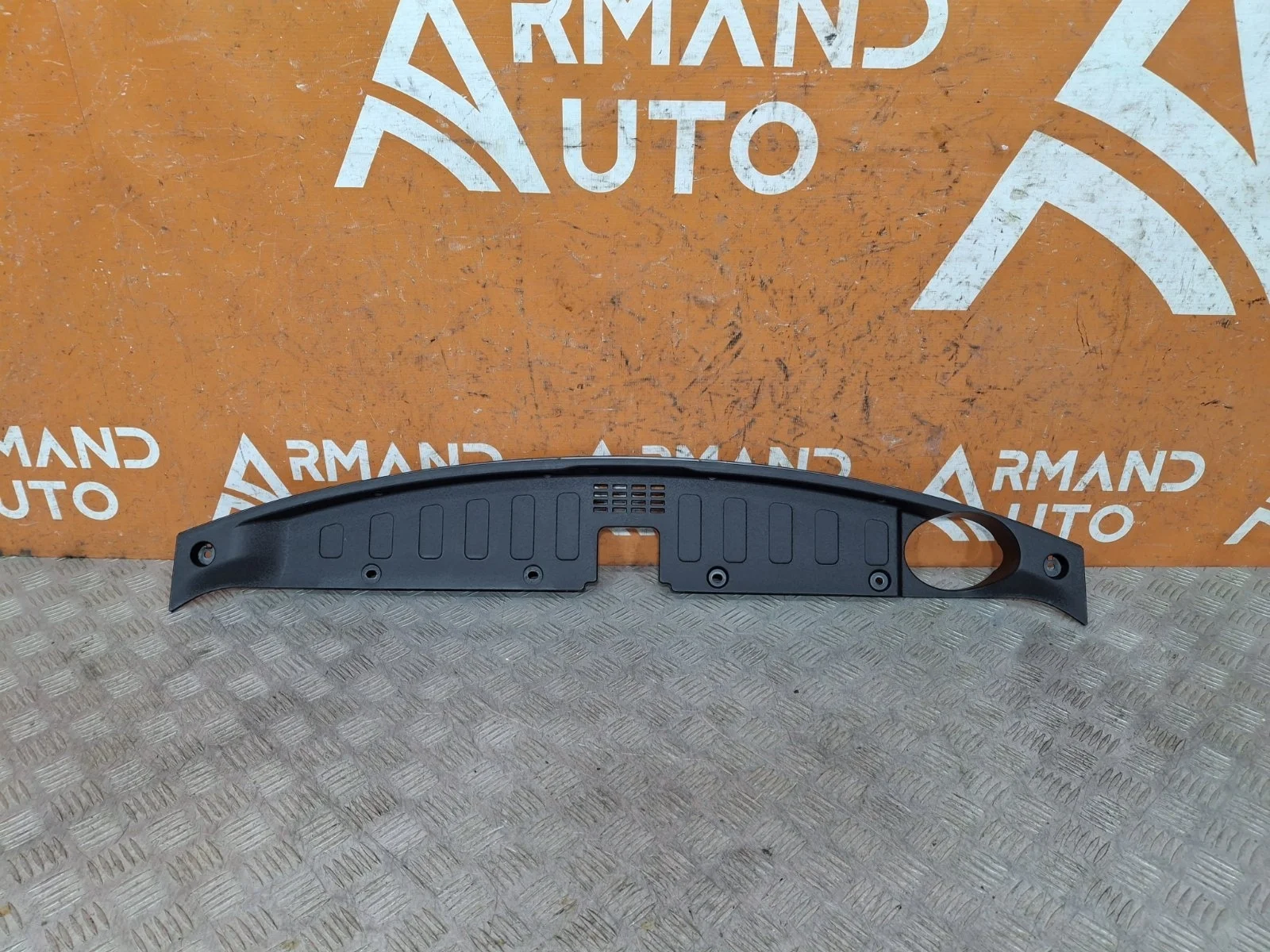 Кожух замка капота KIA Sorento 2012-2019 XM