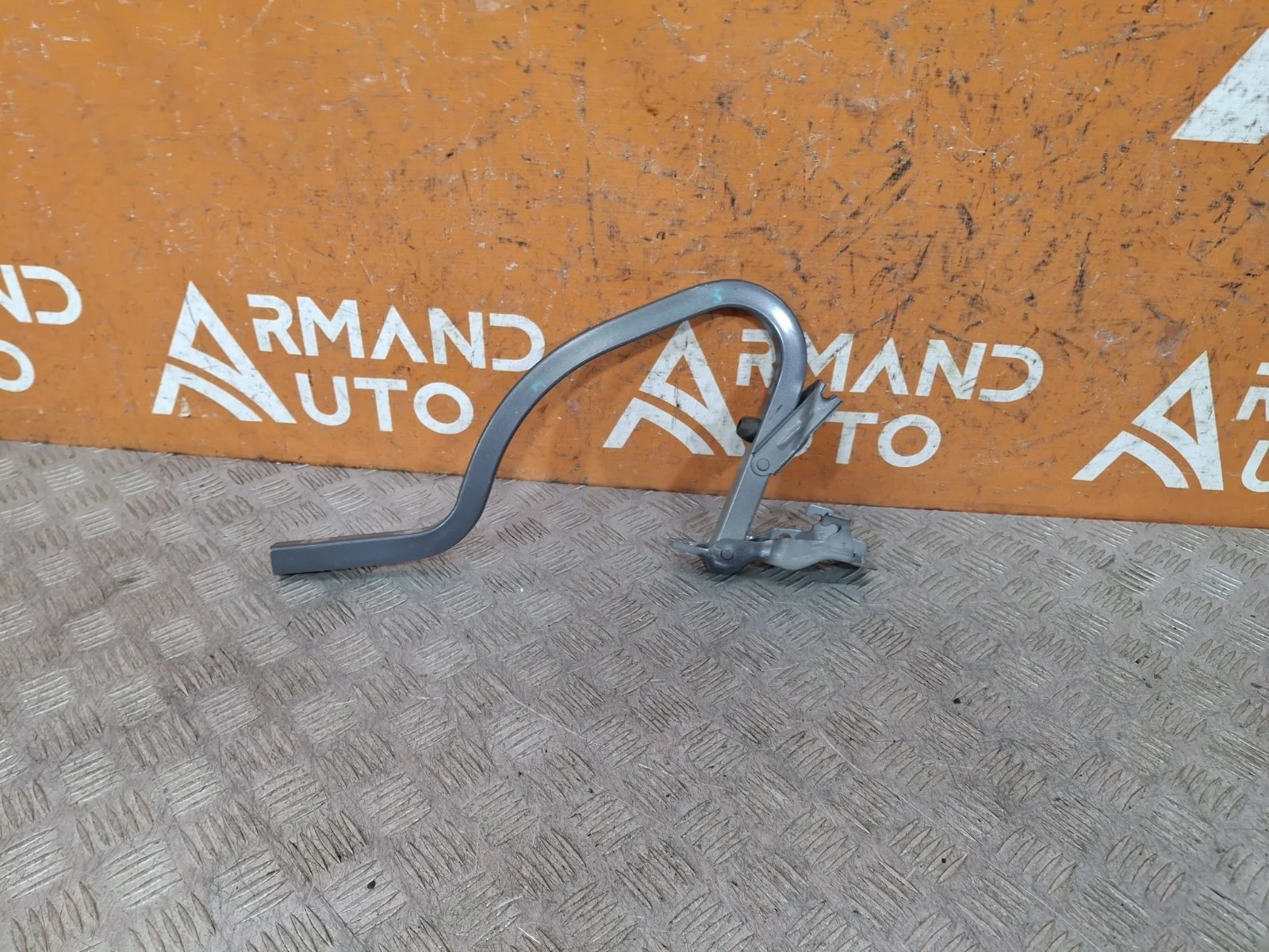 Петля крышки багажника Hyundai Solaris 2010-2017