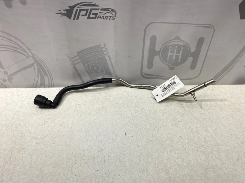 Вакуумная трубка от вакуумного насоса Mercedes-benz 2016 W205