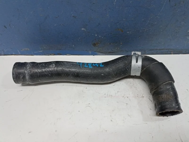 Патрубок системы охлаждения Toyota Harrier 2015 1657137130 ZSU60W 2.0 3ZR-FAE