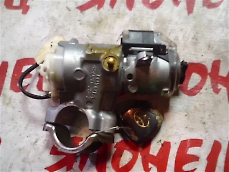 Замок зажигания Toyota Noah 6957044040 AZR65 1AZ-FSE