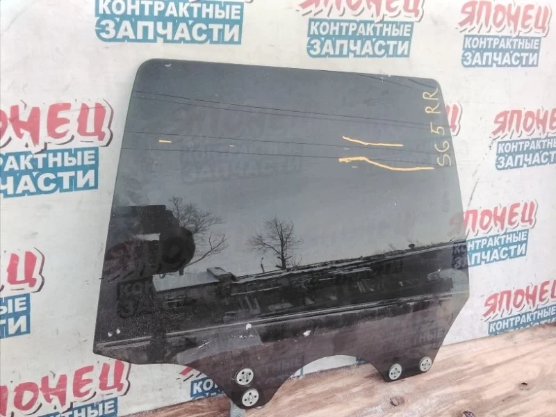 Стекло двери Subaru Forester 62011SA040 SG5 EJ20, заднее правое