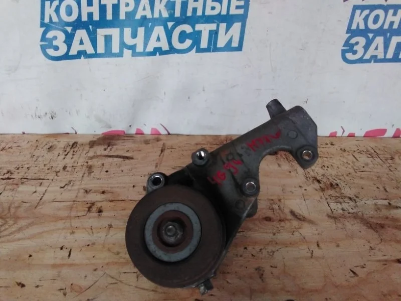 Ролик натяжной Mitsubishi Pajero Io MD308882 H77W 4G94
