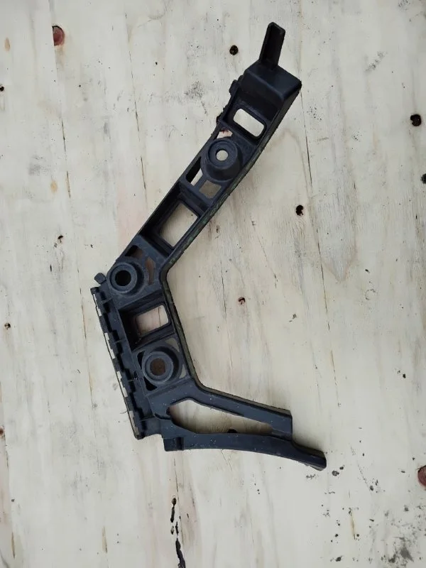 Крепление бампера Volkswagen Golf 5K6807394C 5K1, заднее правое