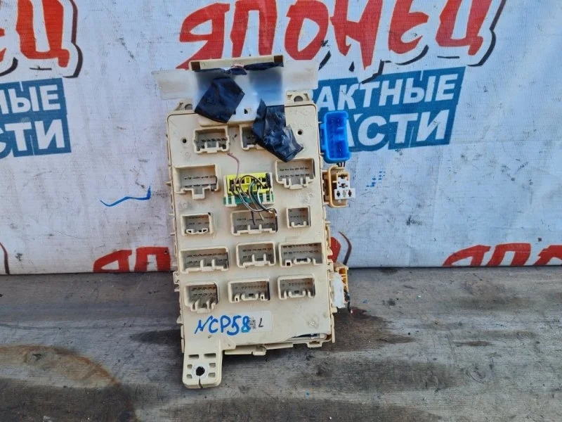 Блок предохранителей салона Toyota Probox 8273252010 NCP58 1NZ-FE