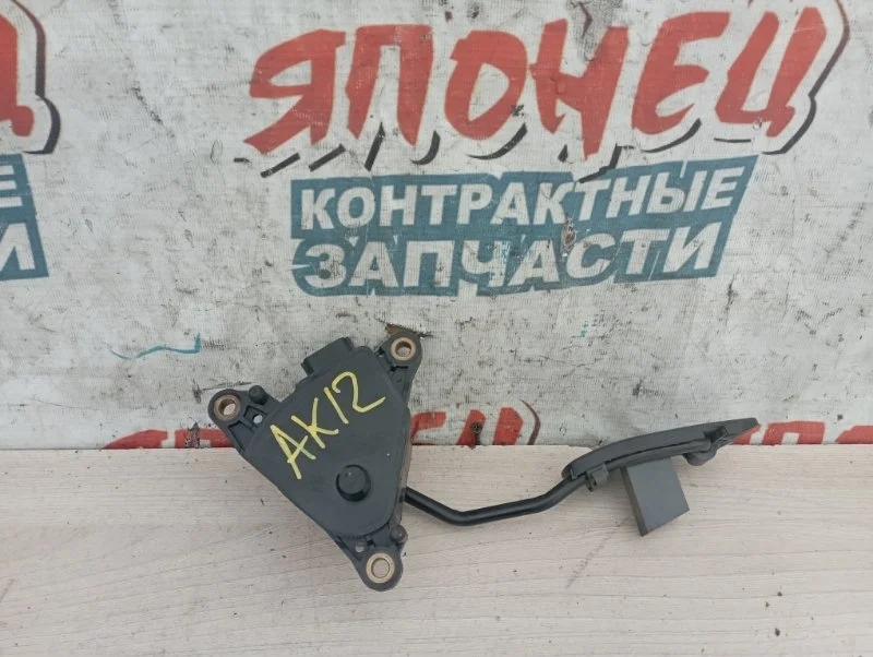 Педаль газа Nissan March 18002ED000 AK12 CR12DE
