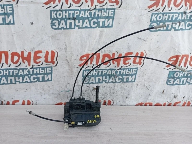 Замок двери Nissan March 80500AX001 AK12 CR12DE, передний правый