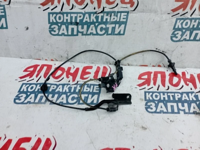 Датчик abs Toyota Auris 8954212080 NZE181 1NZ-FE, передний правый