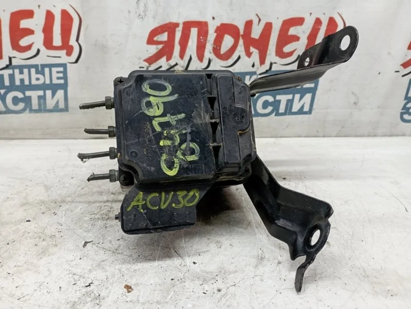 Блок abs Toyota Camry 4451033090 ACV30 2AZ-FE