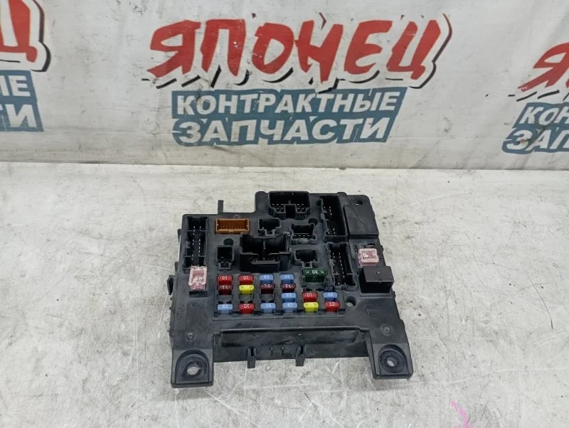 Блок предохранителей салона Mitsubishi Delica D:5 8637A644 CV5W 4B12
