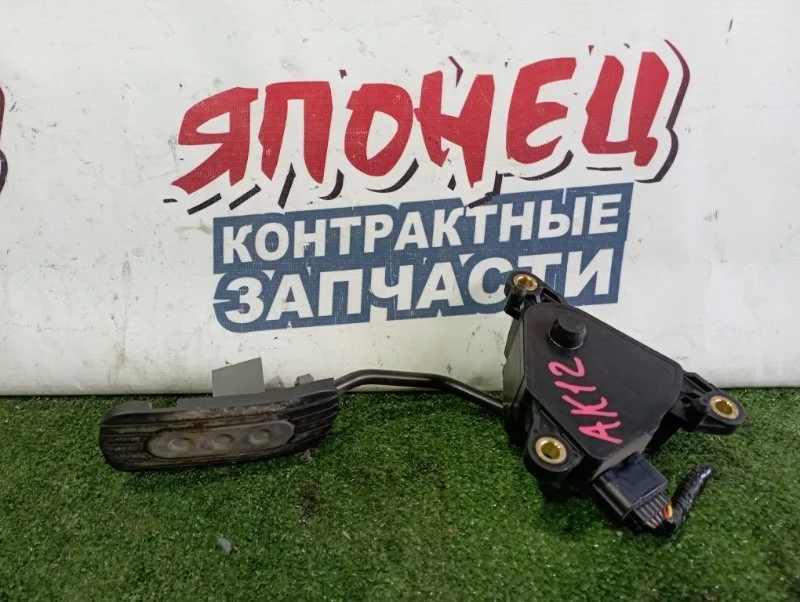 Педаль газа Nissan March 18002ED000 AK12 CR12DE