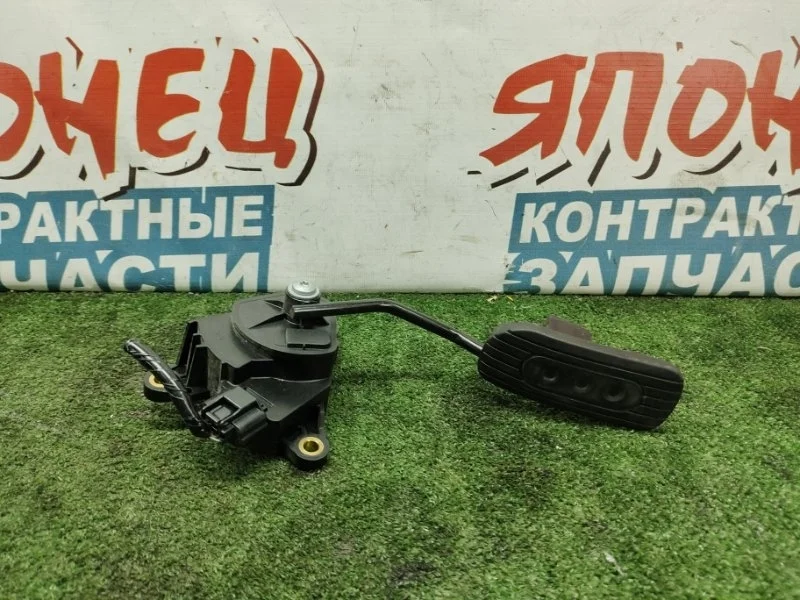 Педаль газа Nissan March 18002ED000 AK12 CR12DE