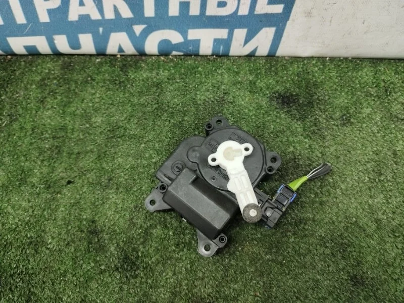 Сервопривод заслонок печки Toyota Ractis 0638000181 NCP120 1NZ-FE