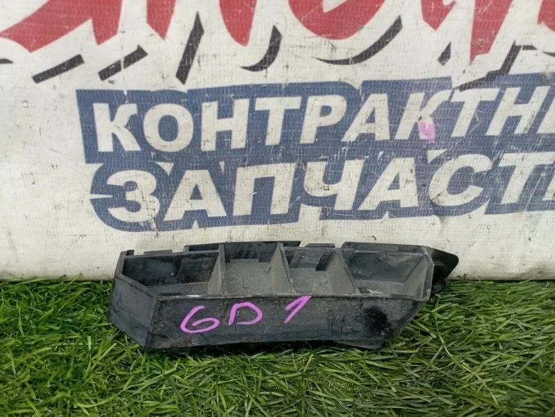 Крепление бампера Honda Fit 71198SAA003 GD1 L13A, переднее левое