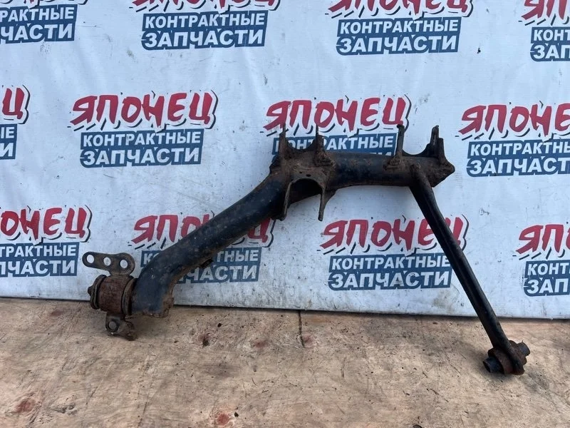 Рычаг нижний Toyota Corolla Fielder 4871032093 NZE144 1NZ-FE, задний правый