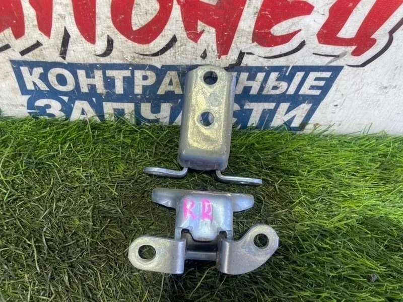 Петля двери Toyota Ractis 6875020121 NCP125 1NZ-FE, задняя правая