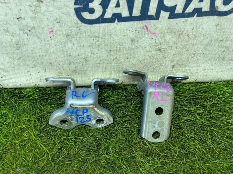 Петля двери Toyota Ractis 6876020121 NCP125 1NZ-FE, задняя левая