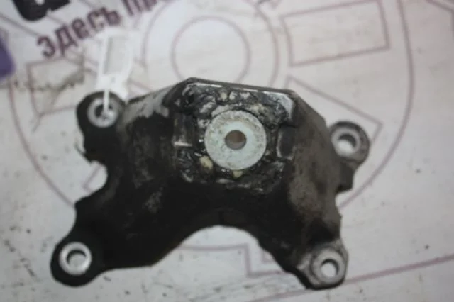 Кронштейн двигателя левый Audi A6 Iii 4F0199307M 4F2 CCA