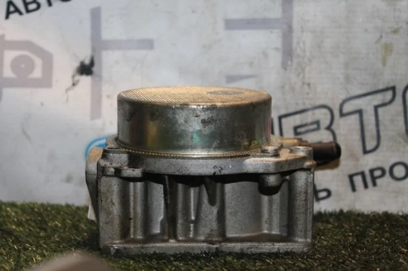 Насос вакуумный Audi Passat 06H145100AB BZB