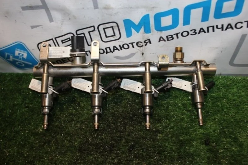 Топливная рампа Audi A3 06J133317J CAEB