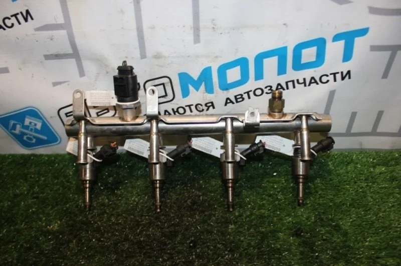 Топливная рампа Audi A3 06J133317J CAEB