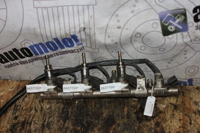 Топливная рампа Audi A8 Ii 079133315E 4LB BVJ