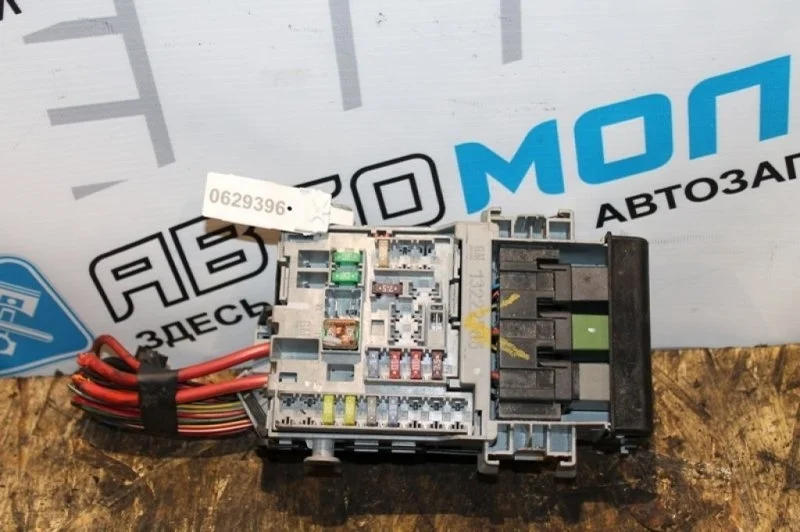 Блок предохранителей Cadillac Srx Ii 13222786 FEE