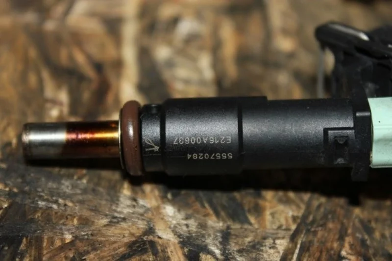 Форсунка топливная Chevrolet Cruze 55570284 J300 A14NET