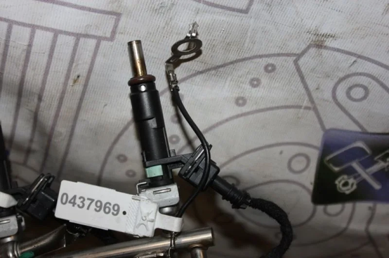 Форсунка топливная Chevrolet Cruze 55570284 J300 A14NET