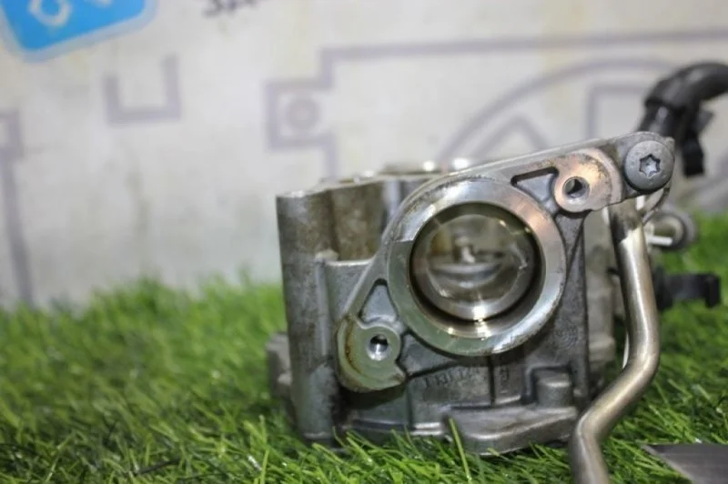 Насос вакуумный Audi A4 Iv 06J145100B 8K2 B8 8F7 8T3 8TA CDH CDHA CDHB