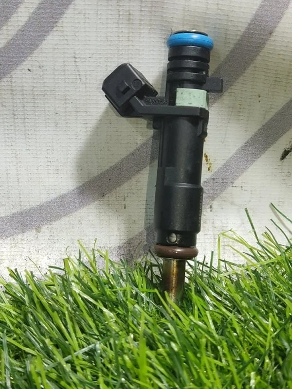 Форсунка топливная Chevrolet Cruze 55570284 J300 F18D4