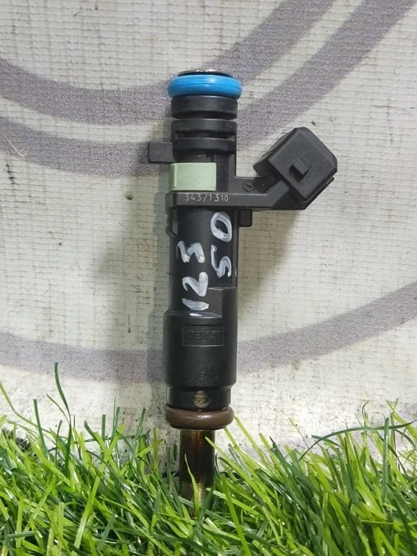 Форсунка топливная Chevrolet Cruze 55570284 J300 F18D4