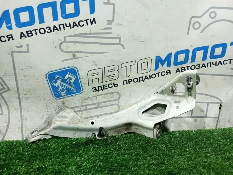 Кронштейн крыла Audi A6 4G0821135A C7 CHV, левый